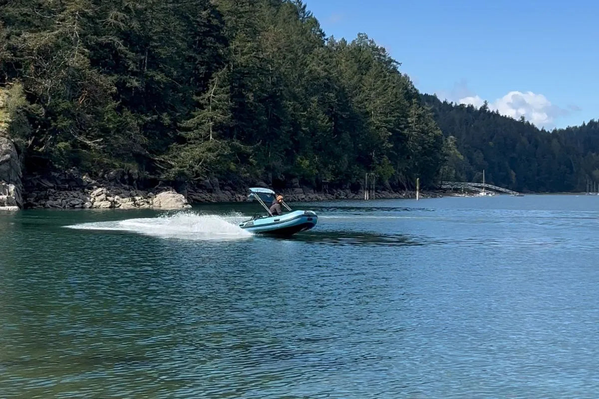Narrow vs Wide Inflatable Boats: How Beam Shapes Stability, Speed, and Handling